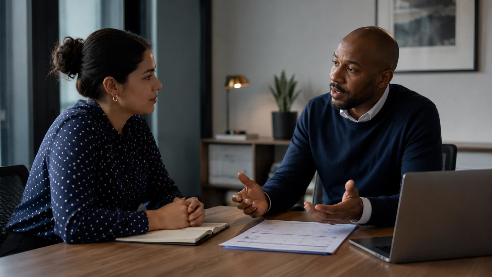 Employee and manager discussing a schedule or workplace adjustment.